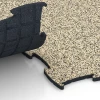 Großaufnahme vom Verbindungssystem von WARCO-Boden 6910 - Pavimento agility canino indoor im Farbdesign Travertino. Abmessungen 97,1 x 97,1 × 1,8 cm.