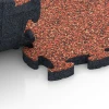 Großaufnahme vom Verbindungssystem von WARCO-Boden 6845 - Fitness Active suelo im Farbdesign Etna. Abmessungen 44,6 x 44,6 × 2,8 cm.