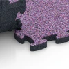 Großaufnahme vom Verbindungssystem von WARCO-Boden 6945 - Loseta de terraza im Farbdesign Lavanda. Abmessungen 44,6 x 44,6 × 2,8 cm.