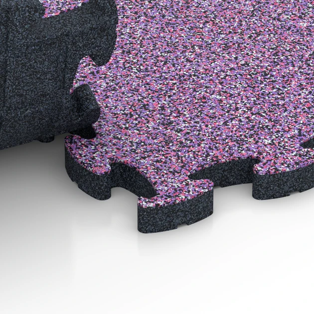Großaufnahme vom Verbindungssystem von WARCO-Boden 6945 - Loseta de terraza im Farbdesign Lavanda. Abmessungen 44,6 x 44,6 × 2,8 cm.