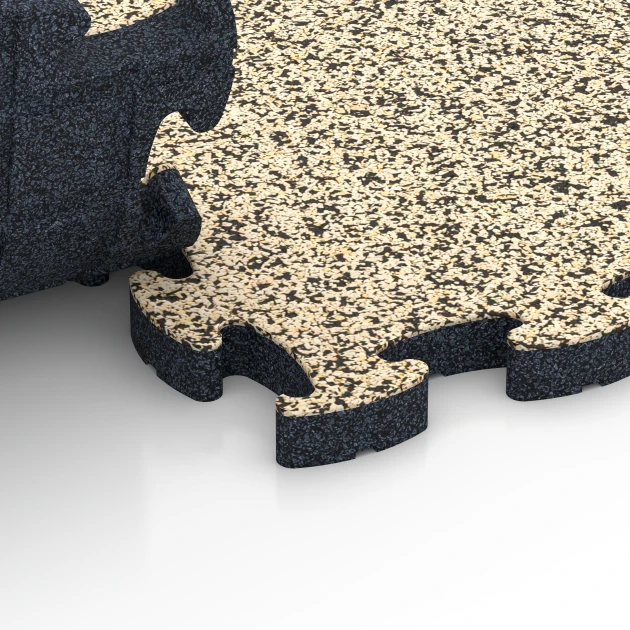 Großaufnahme vom Verbindungssystem von WARCO-Boden 6847 - Fitness Active suelo im Farbdesign Travertino. Abmessungen 44,6 x 44,6 × 2,8 cm.