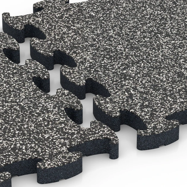 Großaufnahme vom Verbindungssystem von WARCO-Boden 6877 - Suelo Fitness Max im Farbdesign Granito gris oscuro. Abmessungen 44,6 x 44,6 × 2,8 cm.