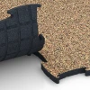 Großaufnahme vom Verbindungssystem von WARCO-Boden 6889 - Suelo Fitness Max im Farbdesign Terracota. Abmessungen 97,1 x 97,1 x 2,8 cm.