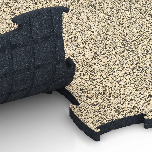 Großaufnahme vom Verbindungssystem von WARCO-Boden 6892 - Suelo Fitness Max im Farbdesign Travertino. Abmessungen 97,1 x 97,1 x 2,8 cm.