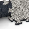 Großaufnahme vom Verbindungssystem von WARCO-Boden 6770 - Baldosa borde de piscina im Farbdesign Granito gris. Abmessungen 28,9 x 28,9 x 1,8 cm.