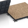 Großaufnahme vom Verbindungssystem von WARCO-Boden 7144 - Suelo de gimnasio para exterior im Farbdesign Terracota. Abmessungen 60 x 60 x 4 cm | 0,36 m².