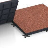 Großaufnahme vom Verbindungssystem von WARCO-Boden 7145 - Suelo de gimnasio para exterior im Farbdesign Etna. Abmessungen 60 x 60 x 4 cm | 0,36 m².