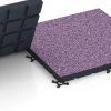 Großaufnahme vom Verbindungssystem von WARCO-Boden 7146 - Suelo de gimnasio para exterior im Farbdesign Lavanda. Abmessungen 60 x 60 x 4 cm | 0,36 m².