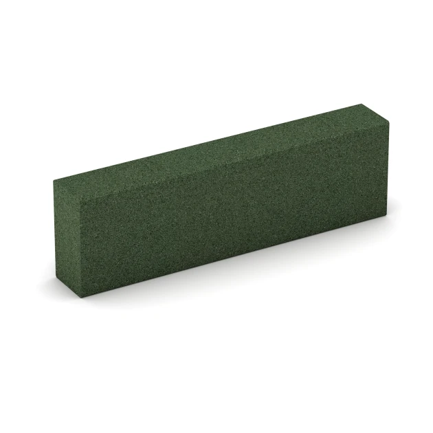 Foto der hinteren Seite vom unsymmetrischen WARCO-Formteil 7030: Bloque de escalón de caucho granulado, Design Verde hierba, Maße 100 x 30 x 15 cm.